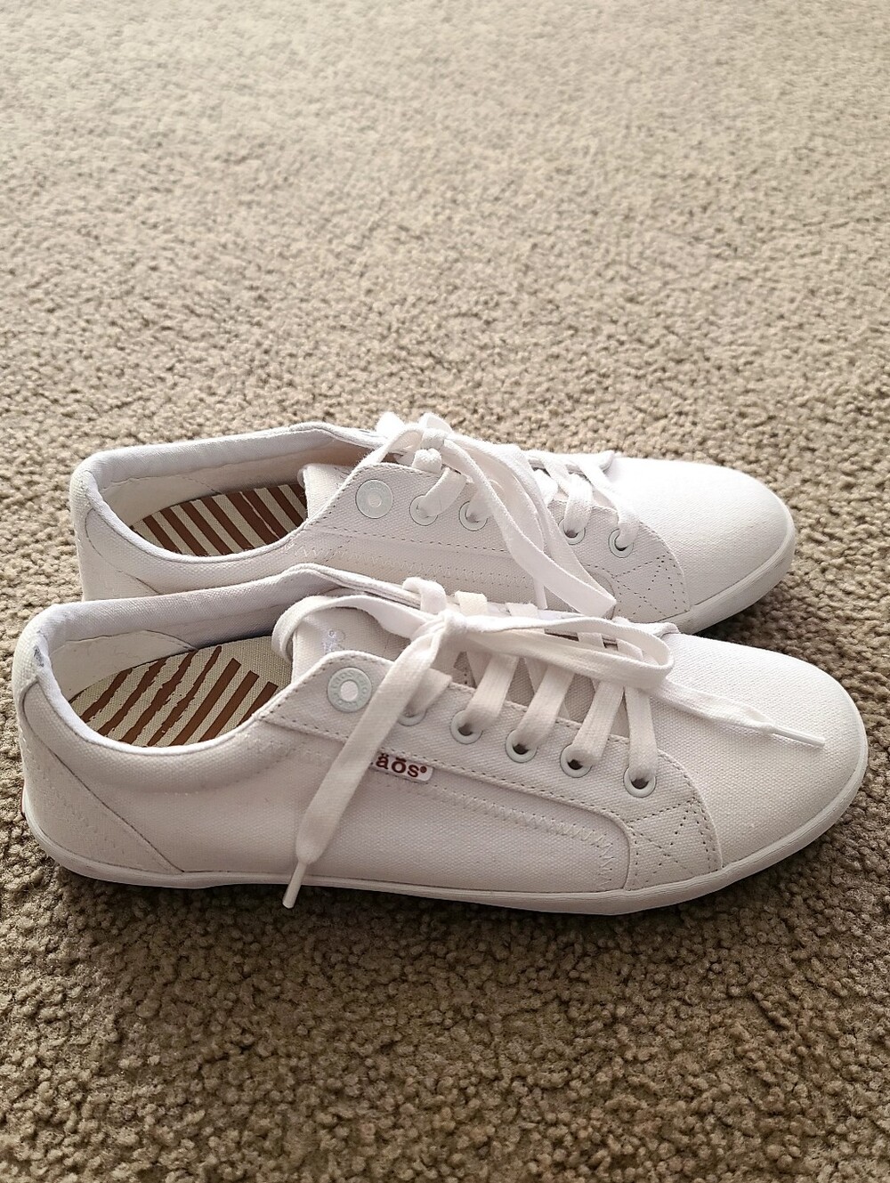 Women's 9, White Canvas Taos Lace-Up Sneakers